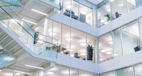 Integratie van bekabelde en draadloze verlichting