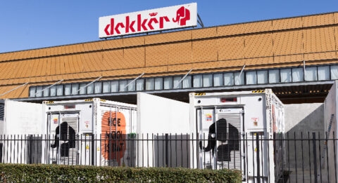 Megabatterijpark slaat stroom op van 40.000 zonnepanelen