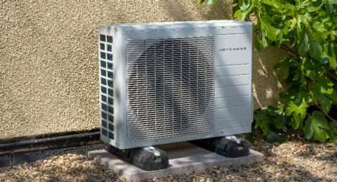 Buffervat vaak niet nodig: installatie warmtepomp kan veel goedkoper