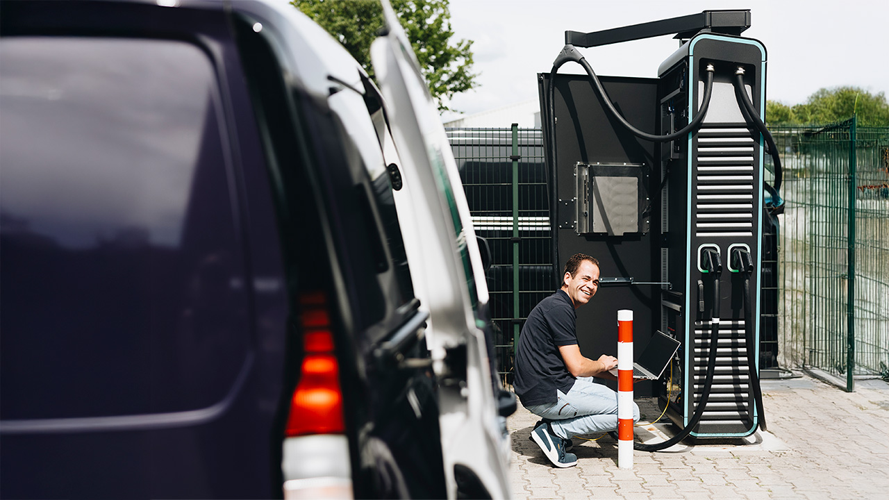 Lanova-Laadpalen-bij-VSK+E