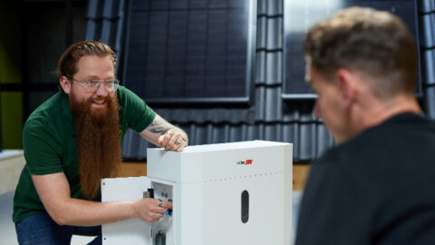 Nieuwe thuisbatterij-adviestool gratis voor installateurs